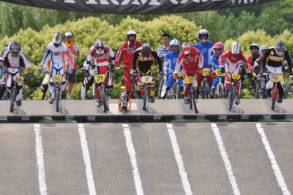 2009 UCI堺大阪国際BMX選手権大会Day2 VOL9：B15~16、M１７〜３０、マスターズクラス決勝_b0065730_7593869.jpg