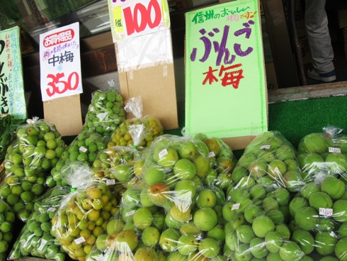 大町の青果店さん梅三昧!_b0140235_1753404.jpg
