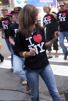 タイムズスクエアの歩行者天国、公式記念Ｔシャツを発売中！_b0007805_13455568.jpg