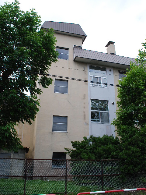 函館市立的場中学校(函館の建築紹介)_f0142606_8403728.jpg