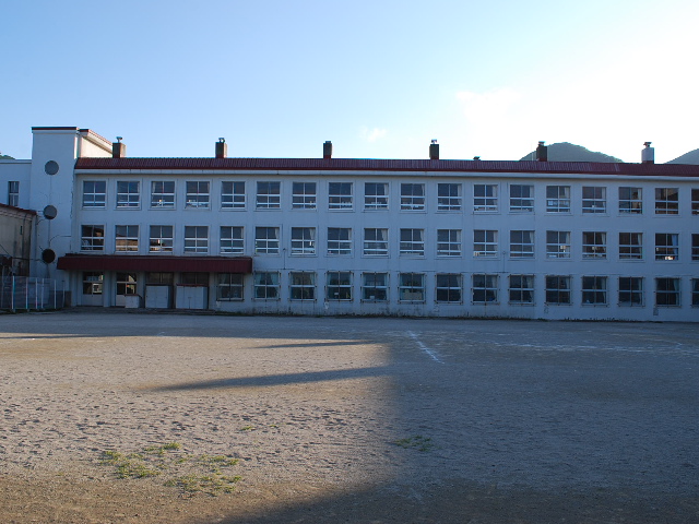 函館市立青柳小学校(函館の建築紹介)_f0142606_86441.jpg