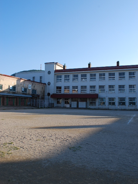 函館市立青柳小学校(函館の建築紹介)_f0142606_882393.jpg