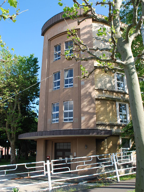 函館市立弥生小学校(函館の建築再見)その１_f0142606_915063.jpg