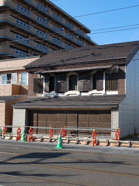 函館・弁天町の蔵造り風商家(函館の建物案内)_f0142606_17142092.jpg