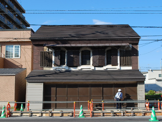函館・弁天町の蔵造り風商家(函館の建物案内)_f0142606_17182919.jpg