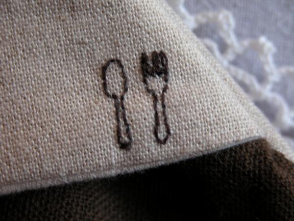 小さな小さな刺繍です_f0129557_7571058.jpg