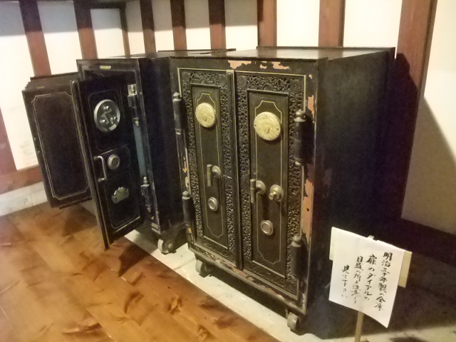 明治時代の小型耐火金庫(明治24年製造) 明治時代の小型耐火金庫(明治24年製造)