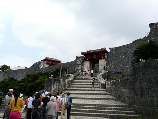 沖縄弾丸ツアー「首里城　本殿までの道編」_b0145915_1955248.jpg