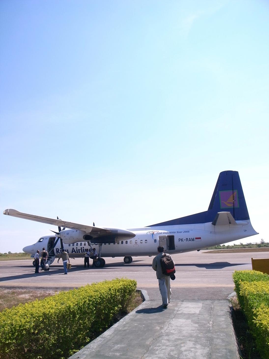 バリ島 デンパサールへ飛ぶ ～インドネシア_f0116817_1102098.jpg