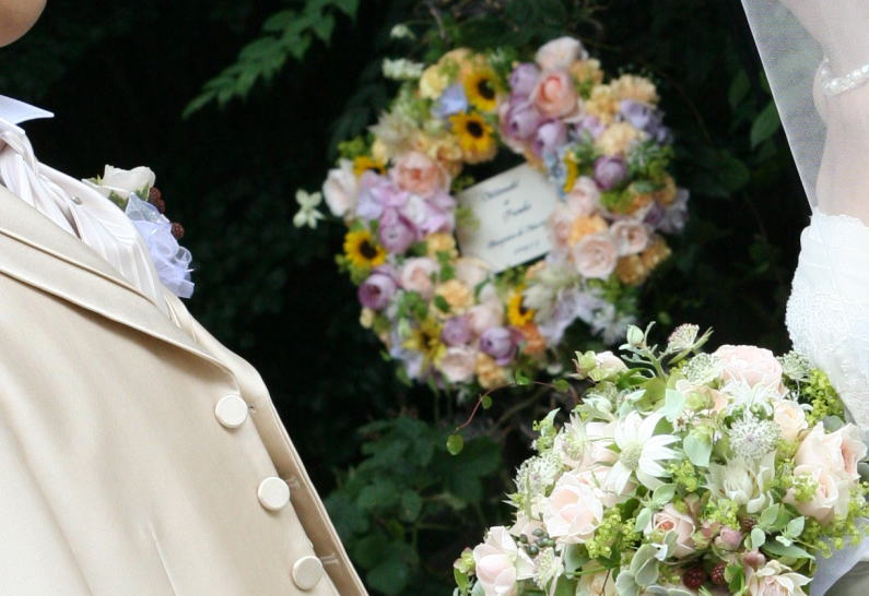 シェ松尾松濤レストラン様の装花　小さなひまわりを_a0042928_21553045.jpg