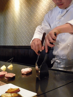 限定10個！生ハンバーグ_c0053520_2134013.gif