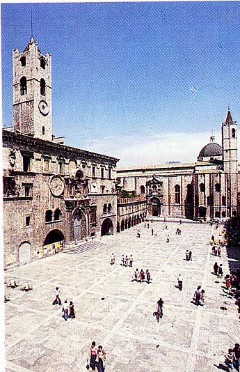 イタリアの広場_b0165745_2217064.jpg