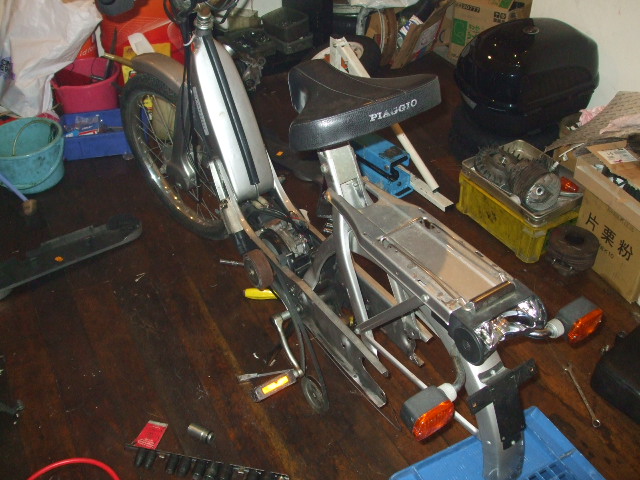 MOPED_c0060469_0124054.jpg