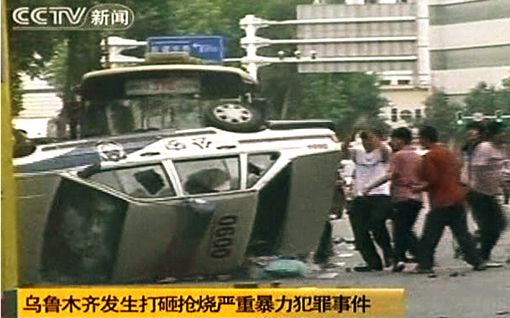 新彊ウルムチの大虐殺 中国の弾圧で死者156名_d0123476_23363666.jpg