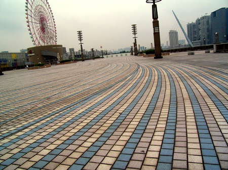 たぶん日本で一番広いだろうけど誰も歩ていない遊歩道_a0034181_2129535.jpg