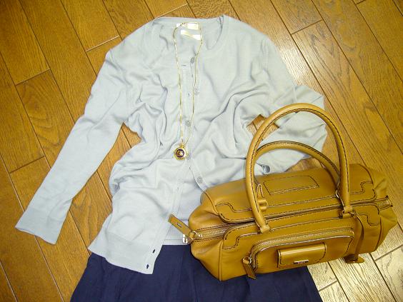 ★きれいめコーディネート★UNIQLO ＵＶカットUネックカーディガン×ＵＶカットクルーネックセーター_b0176690_3334141.jpg