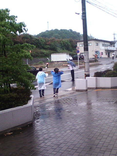 雨の中、反核平和の火リレー_e0094315_12325616.jpg