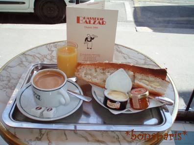 Petit Dejeuner カフェで朝ごはん パリ 腹 時計 Horloge De Gloutonnerie