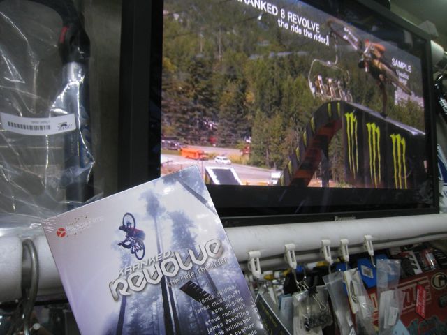 KRANKED 8入荷（他にも入荷・・・）_e0069415_15481193.jpg