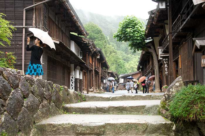 09.7.9「雨の妻籠宿２」_c0085877_71098.jpg