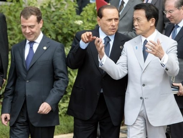 サミットにて ベルルスコーニ伊首相と 麻生太郎の笑顔がとてつもない
