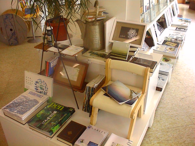 こんな本屋さんがあったなんて…。_e0060555_2117768.jpg