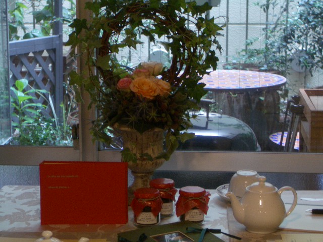 今月の紅茶教室・・・・・ティーパーティはスコーンで！_a0110659_2338668.jpg