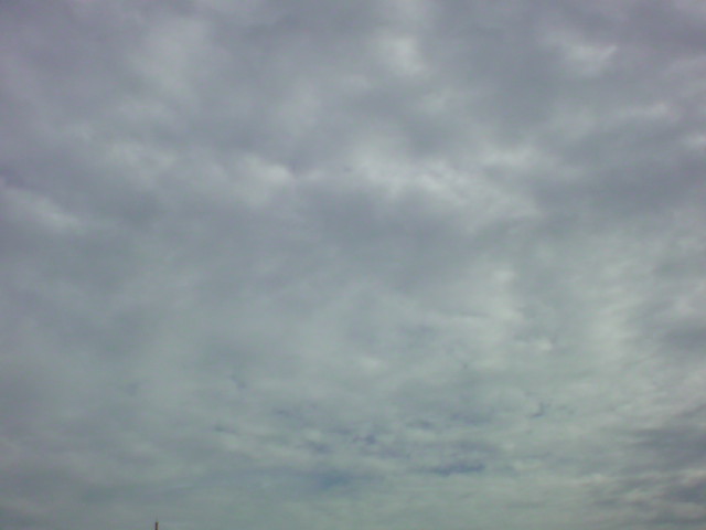 「分厚い雲」_e0051174_7463546.jpg