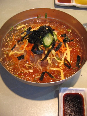 “薄味”の“涼味”スープに“細角麺”・・・かねだ「冷麺」_c0001578_024287.jpg