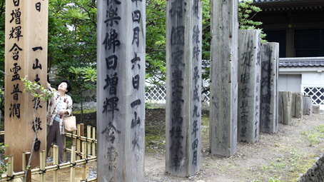 善光寺「お朝事・お数珠頂戴」　(09/07/12)_a0087804_13355579.jpg