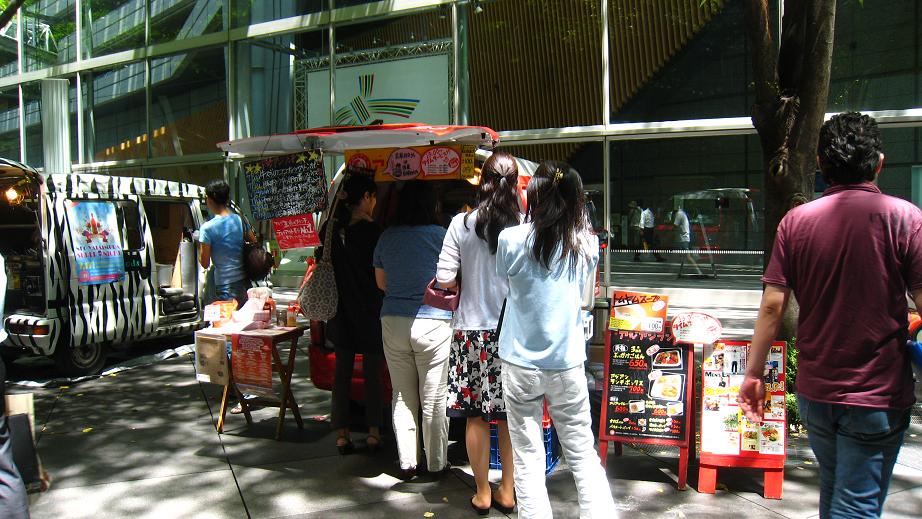 ランチ 東京国際フォーラム ガラス館前_a0107574_21104615.jpg