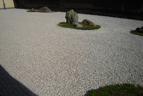 京都・美術館「えき」・竜安寺と、そして金閣寺_d0017632_1673581.jpg