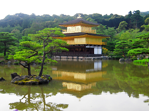 京都・美術館「えき」・竜安寺と、そして金閣寺_d0017632_1723926.jpg
