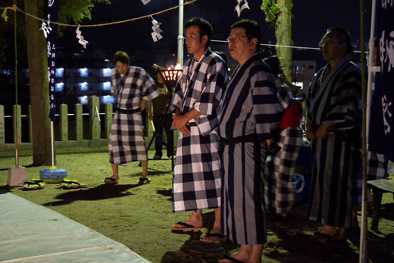 三輪神楽：夏祭りの夜（３）_f0044370_1412815.jpg