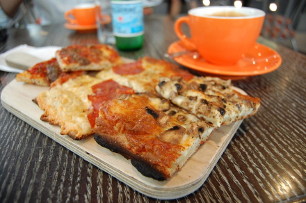ダウンタウンで軽食はイタリアンベーカリーカフェ「Sciue’」_d0129786_14053100.jpg