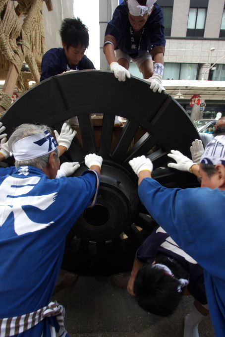 祇園祭　　鉾の車入れ　　７月１２日_a0046000_106992.jpg