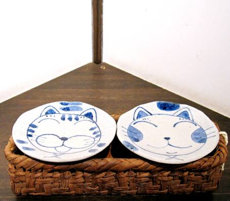 外山亜基雄】さんの器の入荷案内 猫のカップやお皿が入荷しま