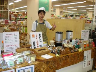 天満屋緑井店に出張販売、がんばってます！_e0166301_172039.jpg