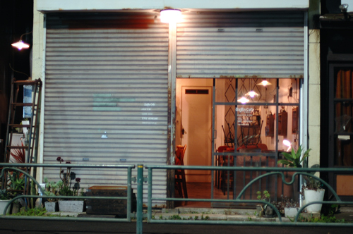 深夜のシャッター_b0140723_0285536.jpg