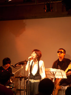 阿里耶 踊るバンド‥のライブ_c0135864_17411464.jpg