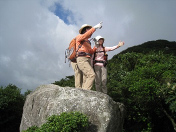 佐賀側から　猟師岩山～西山～小爪峠登山口_c0077338_8594392.jpg