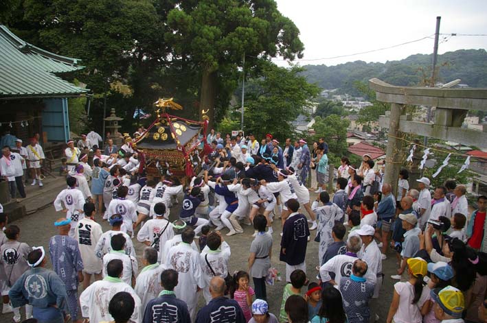 「山ノ内八雲神社例大祭」、09年は半天をまとって撮影！_c0014967_21292220.jpg