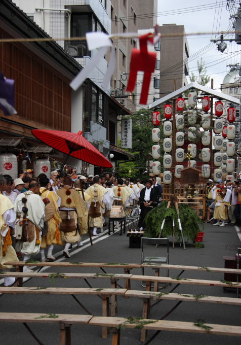 祇園祭　　役行者山護摩焚き供養　　７月１６日_a0046000_1633221.jpg