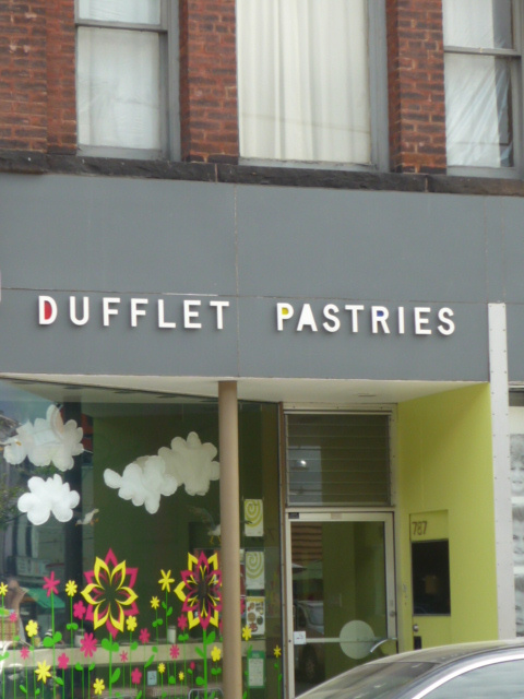 トロントのケーキ屋さんへ@DUFFLET　PASTRIES_e0157797_3405769.jpg