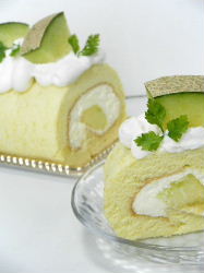 メロンの香りがいっぱい メロンロールケーキ Heartful Sweets メロンの香りがいっぱい メロンロールケーキ Heartful Sweets