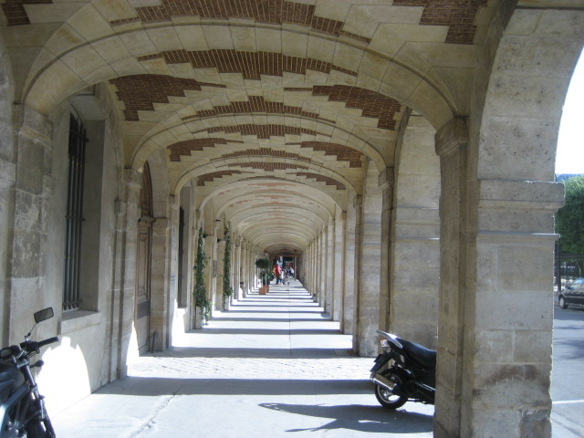 浅田次郎の『王妃の館』Chateau de la Reine_b0179656_17272027.jpg