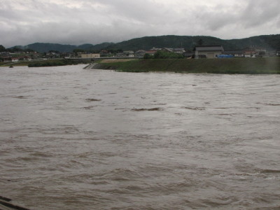 荒れる河川・洪水を見た_d0064297_2232978.jpg