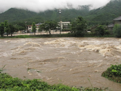 荒れる河川・洪水を見た_d0064297_22342721.jpg