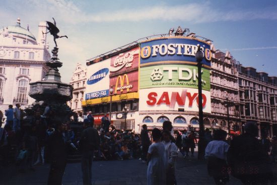 Elephants in London - Samsung Commercial_d0148729_2112073.jpg