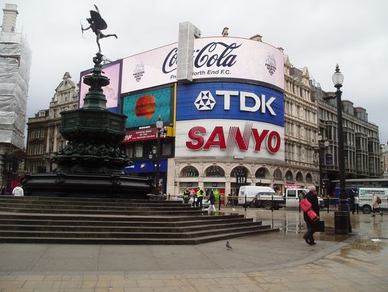 Elephants in London - Samsung Commercial_d0148729_213180.jpg